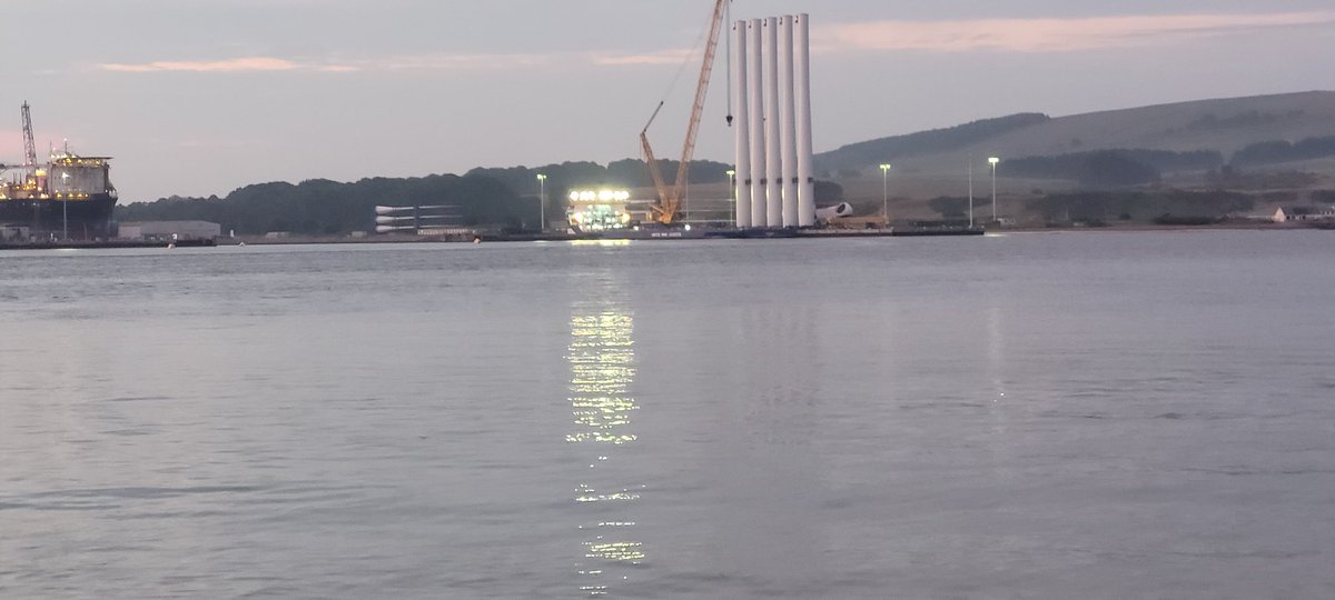 FloraThomson3's tweet image. #reflectiontime #mirrorimage  @armadalefarm @Beathhigh @FearnFarm @GaryInnes @thisoldsoldier @vaderbogger @Matron2012