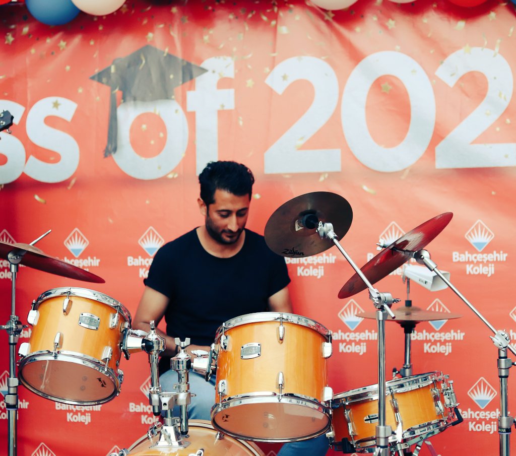 KmnmrtMurat's tweet photo. Keman dan sonra ki yeni enstrümanım 🎻🥁 https://t.co/Flvev26EKc