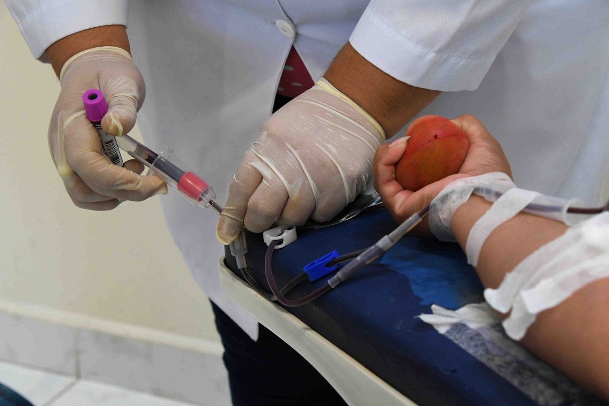 UCSCampeche's tweet photo. Se han distribuido 10 mil hemocomponentes en hospitales públicos y privados de todo el Estado.

Campeche tiene un avance de 5 mil donantes altruistas en el CETS.

Da clic aquí: https://t.co/EjEne2bze8

#GobiernoDeTodos https://t.co/taBRK6K3dQ