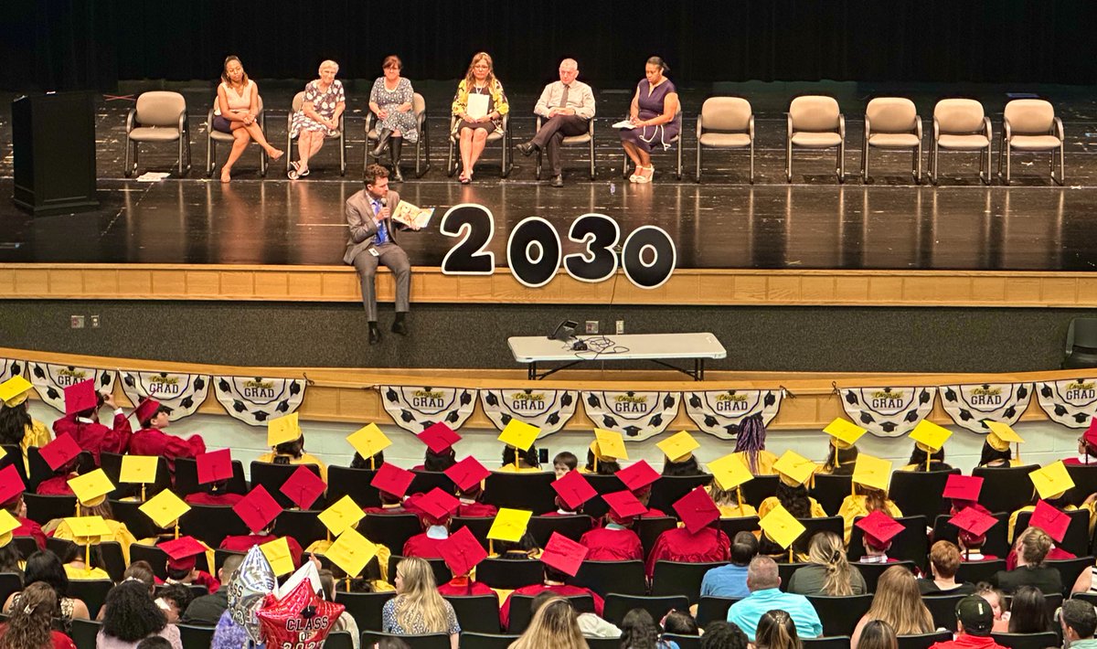 brijslater's tweet photo. The past two days @Dale_City_ES have been incredible!! We celebrated our 5th graders with an awesome promotion ceremony and went all out for our field day extravaganza!!! Making memories till the very last day!! https://t.co/GelsvyiQN2