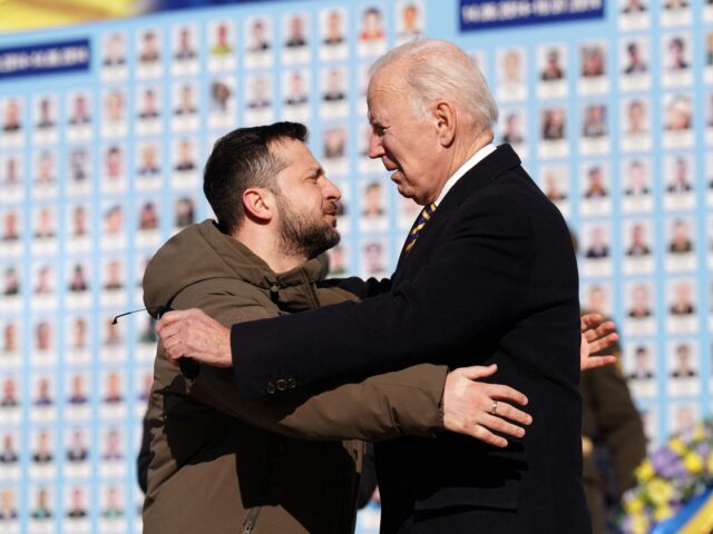 KenMatthews's tweet photo. The Biden administration arrested former President Donald Trump on Tuesday for allegedly mishandling classified documents.

Deputy marshals booked Trump and co-defendant Walt Nauta at a federal courthouse in Miami before taking both men to be fingerprinted and processed. https://t.co/DnHoNnnZnu