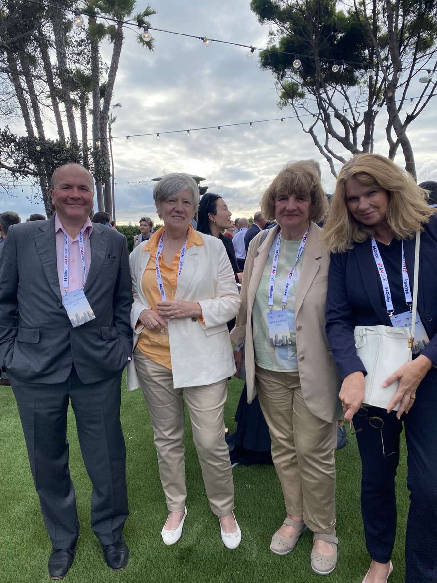 I m so admiring these women from Reatiss keeping on running their IP business being an Ukrainian company located in Kyiv. 
So respectful ❤️
Elena, Nataliya, always my pleasure to meet you and have nice conversations say Hi to Olga 😉 #IPBCGlobal <a href="/jeanbolot/">Jean Bolot</a> <a href="/elenaleschuck/">Elena Leschuck</a>