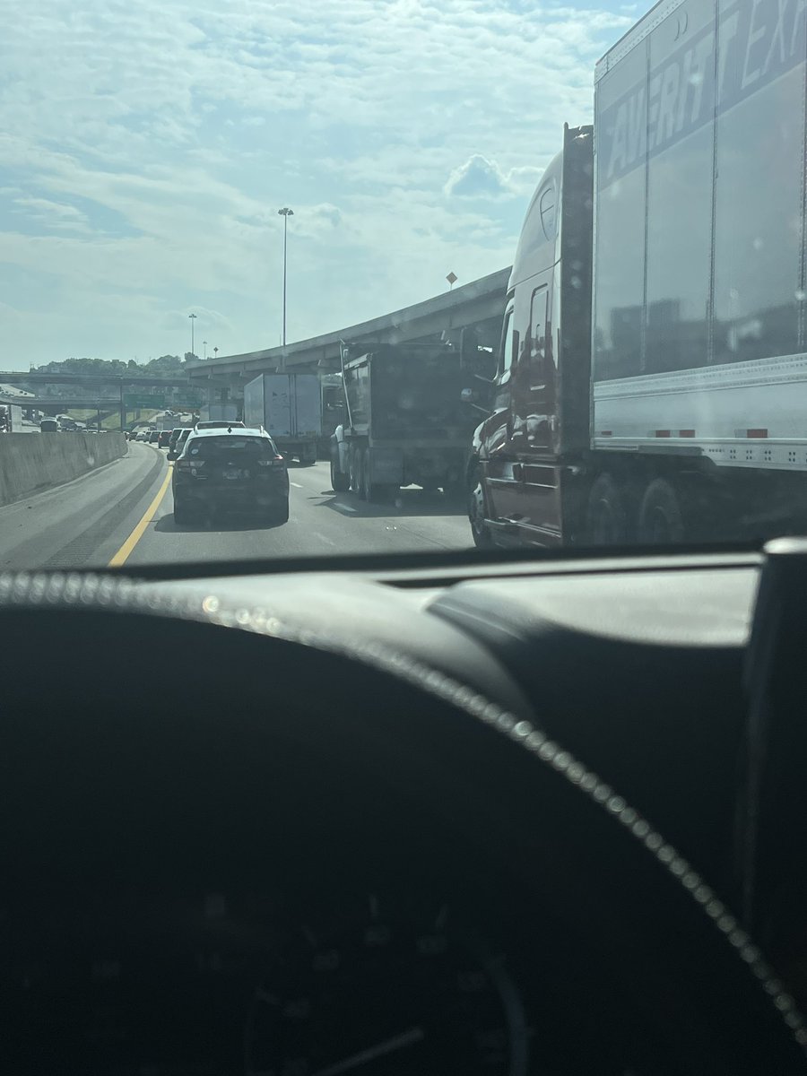 SAdamsAvery's tweet image. #1 reason working from home is necessary! 
#icanteven 
#nashvilletraffic 
#nashville 
#rushhour 
#workfromhome 
#workfromanywhere 
@NashTheTraffic