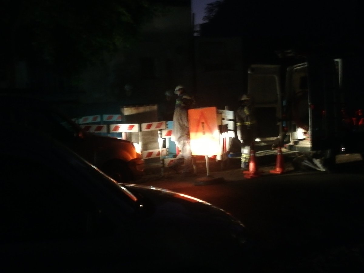 andateEdesur's tweet photo. En verano en invierto no pueden faltar los cortes, incendios y explosiones de #edesur @OficialEdesur #sinluz #montecastro caba @SergioMassa @MalenaGalmarini @jorgeferraresi https://t.co/y0pLBxS2bj