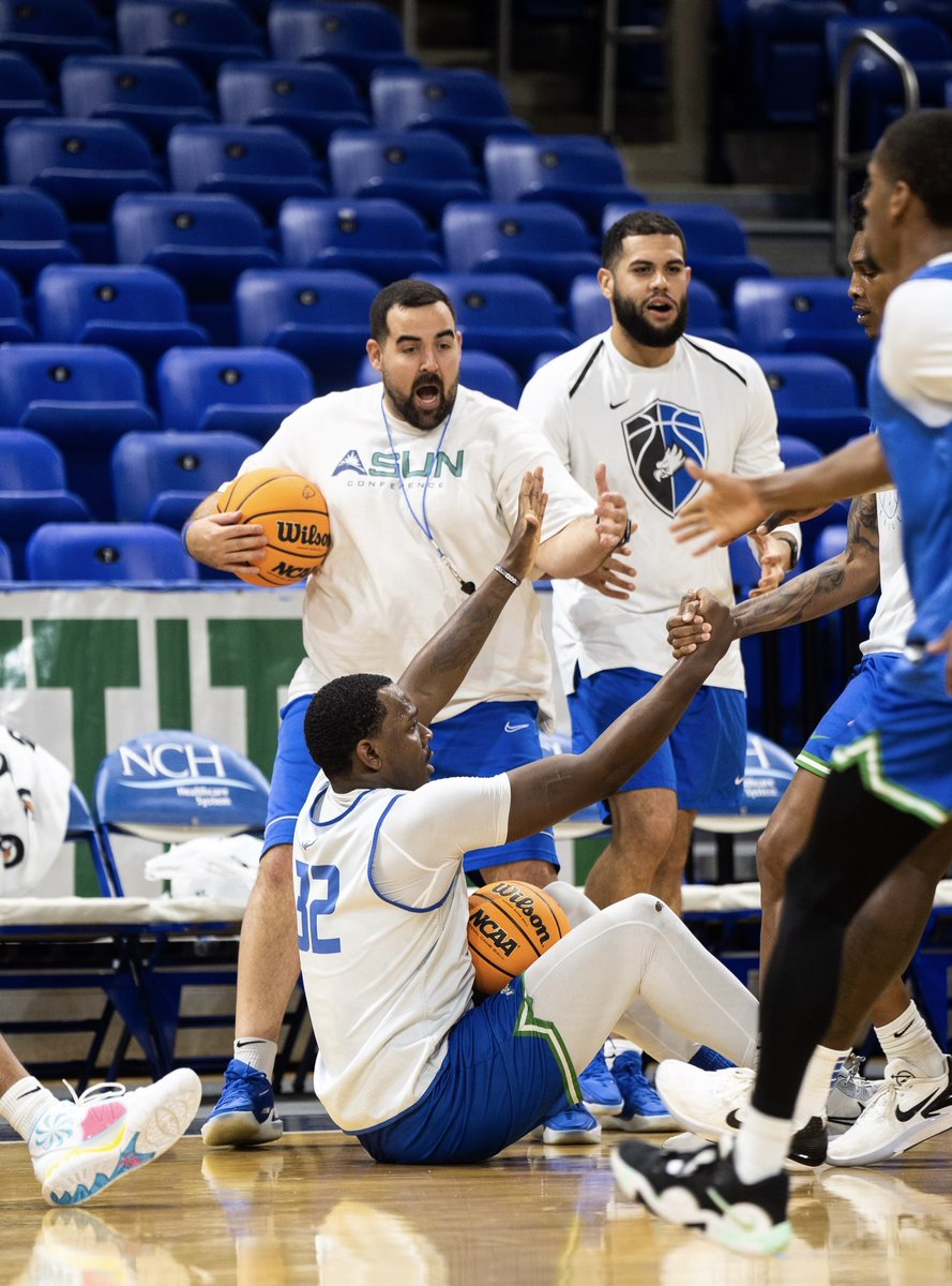 Introducing your new assistant coach, Kevin Hudash! 

Congrats on the promotion 👏

📰: rb.gy/gkgrk

#DunkCity | #Attitude | #FGCU 🦅🌴🤙