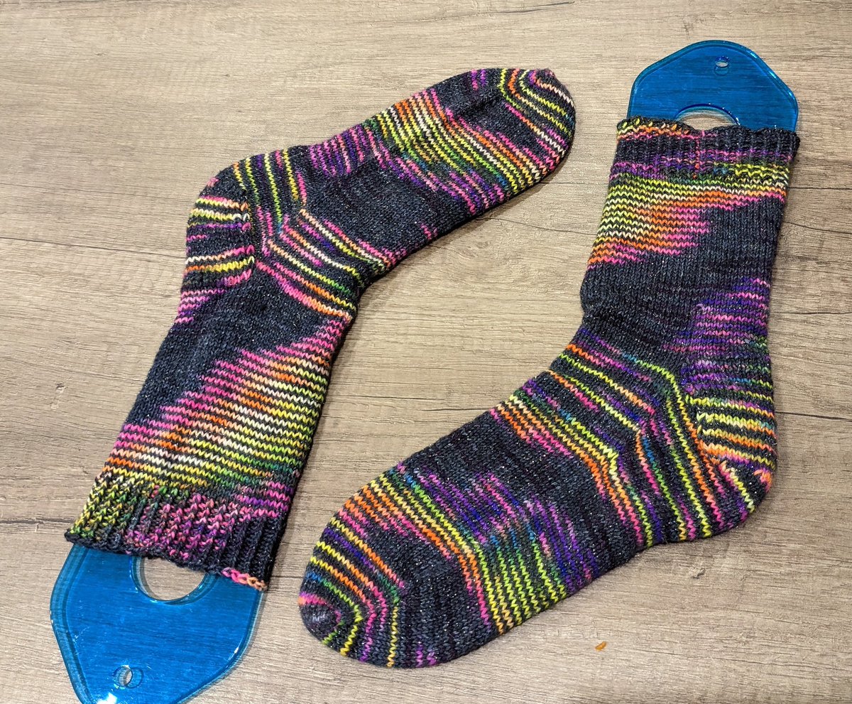 It has taken me roughly four thousand years to get the second sock knitted, but I finally got there! Reverse Rave-icorn yarn by <a href="/AGamerCrafting/">Ryann GamerCrafting</a>  and toe-up sock pattern from @EverydayKnitter #KnittingTwitter #Sock