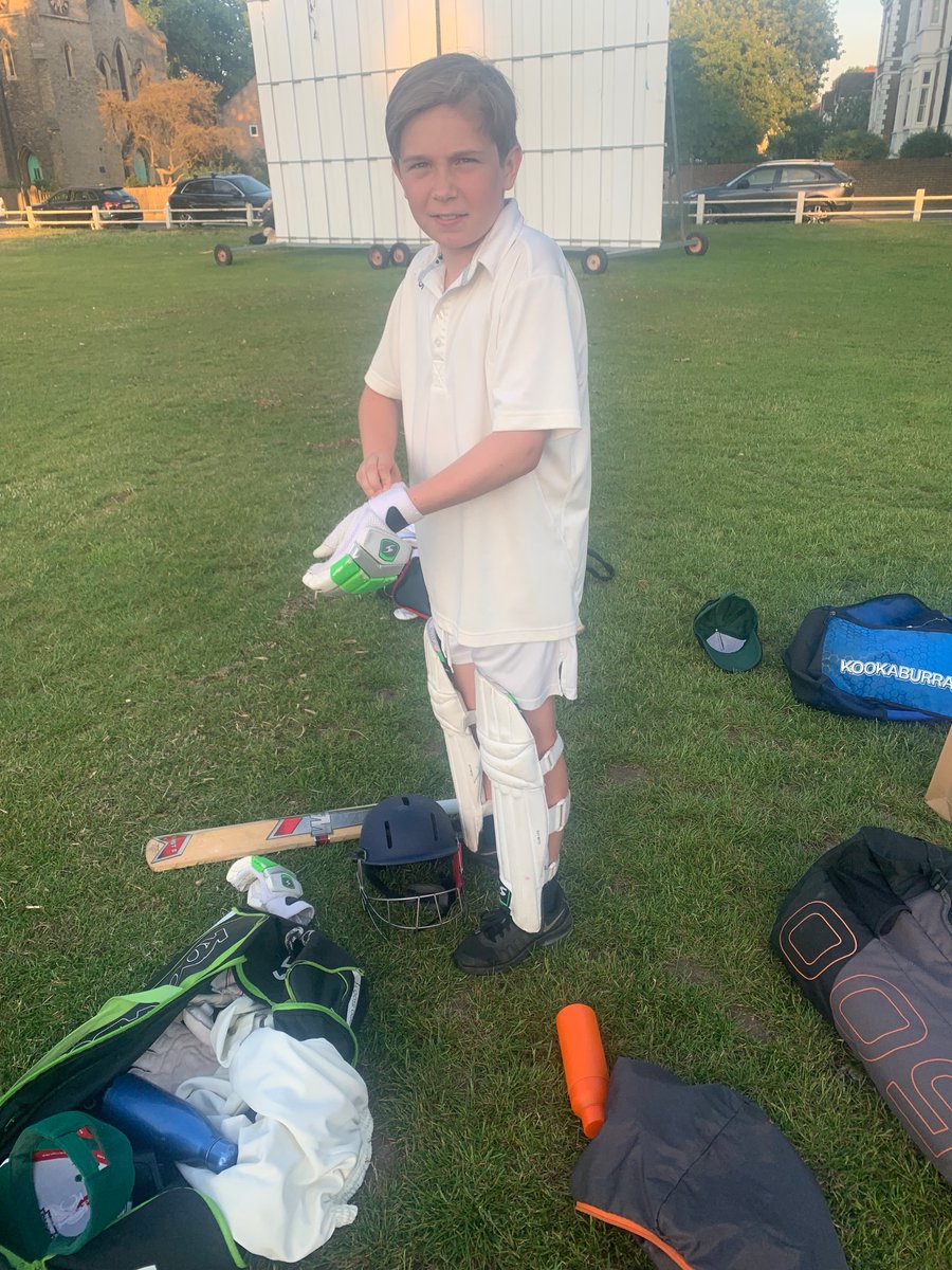 BushMcW's tweet image. Close run victory for @KewCC v @twickenhamcc U11s this evening. Well done to both teams, great match. This fella really enjoyed himself. Thanks to coaches for organising. #MJCA 🏏 @MiddlesexCB