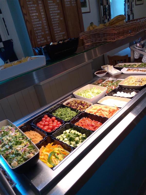 Robertson_Sed's tweet photo. An incredible array of salads and cold foods on the hottest day thank you @SswiganSmith it was truly delicious #superselection #saladbar 🍽️🥙🫑🥕🫒🥬🍅🥒🦋⭐️🤎 https://t.co/7Df0FzYT3p