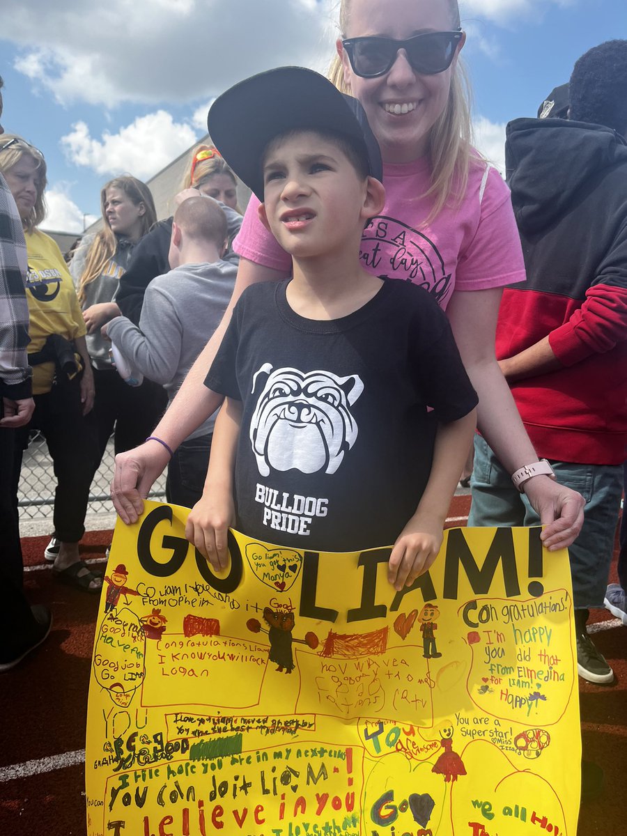 Ms_Izzard's tweet photo. Celebrating successes together 💕
We are so proud of our @BurleighHillPS athletes who competed at the @dsbn Special Olympics! https://t.co/hEZySxmgVc