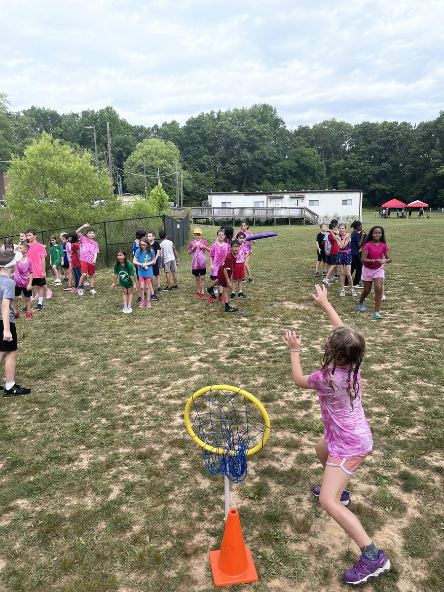 HWES_MrsEpps's tweet photo. Field day Pt 2 @HuntersWoodsES Best. Day. Ever #4thgraderocks #threemoresleeps https://t.co/qouG8W0M2x