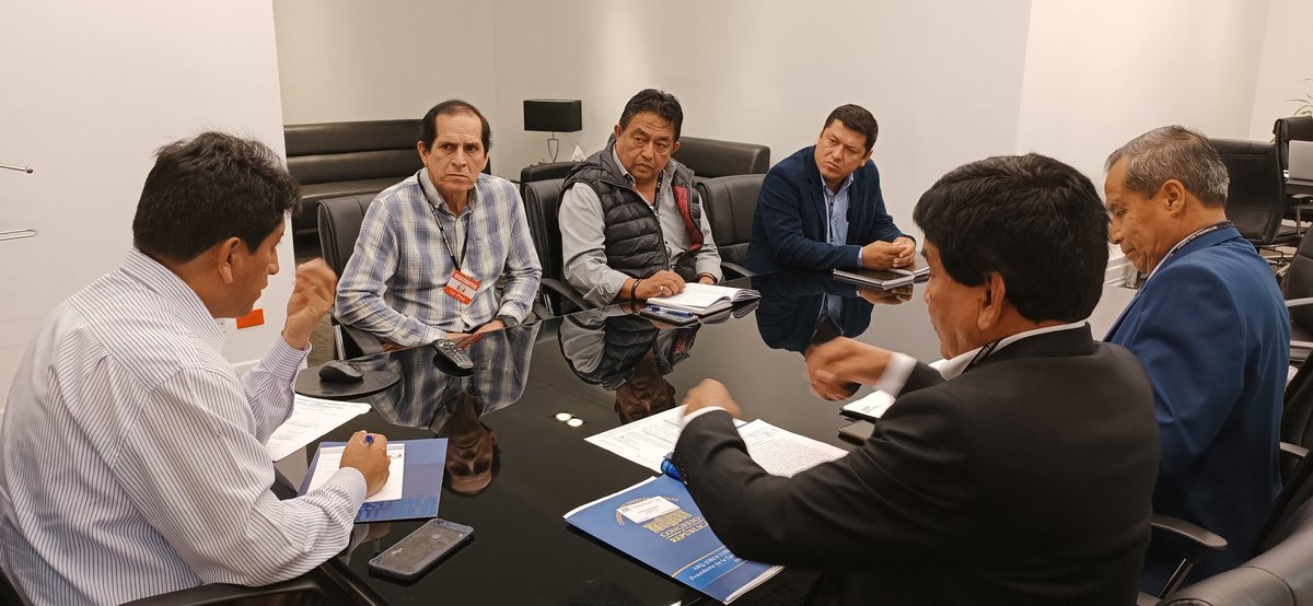 InfoSindicatos's tweet photo. Dirigentes sindicales de @petroperu_sa, de la Nueva Refinería de Talara (Piura) y Conchán (Lima), se reunieron con el Defensor del Pueblo @Defensoria_Peru, Josué Gutiérrez, manifestaron su preocupación por la #SeguridadEnergética, la #LibertadSindical y despidos de trabajadores. https://t.co/fjq3rOq8yx