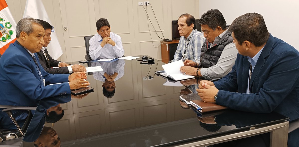 Dirigentes sindicales de <a href="/petroperu_sa/">Petroperú S.A.</a>, de la Nueva Refinería de Talara (Piura) y Conchán (Lima), se reunieron con el Defensor del Pueblo <a href="/Defensoria_Peru/">Defensoría del Pueblo</a>, Josué Gutiérrez, manifestaron su preocupación por la #SeguridadEnergética, la #LibertadSindical y despidos de trabajadores.