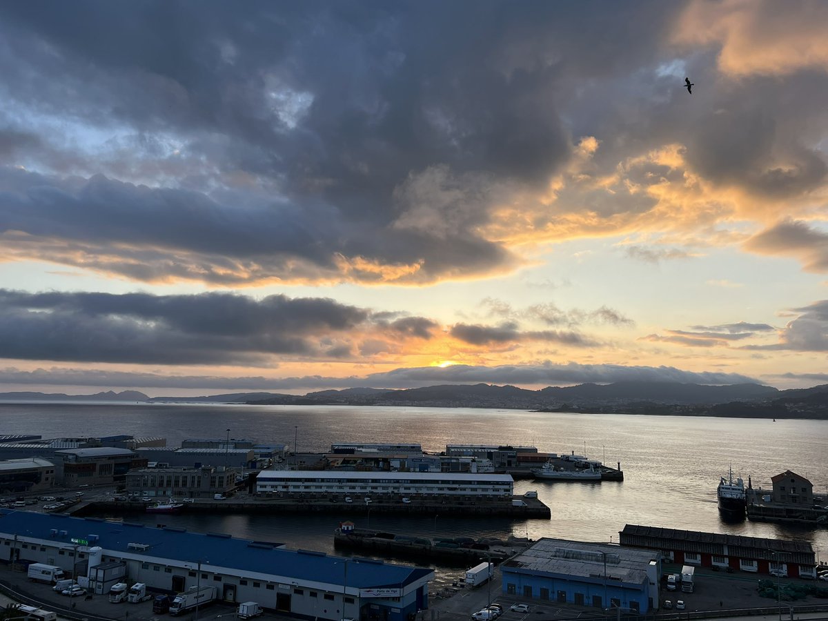 13/06/23 #solpor #ocaso #puestasdesol #sunset #sunsetphotography #skylovers #RiadeVigo #RiasBaixas