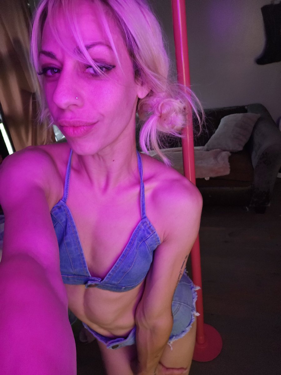 veskept28's tweet photo. https://t.co/p82VLCUoVP

💥💥HiT tHE LiNk 💥💥
Let's get down CLE style 🤩😘😘🖤
You will not be disappointed, babes
Sexy, fun,wild , Fantasy filled ,cum reliever ✨️ 😍 ♥️ #Where'sClyde #OF #onlyfansbabe #onlyfansmodle #pawg #summervibes #festival #blondebabe #boots #ass https://t.co/soXMCweB8U