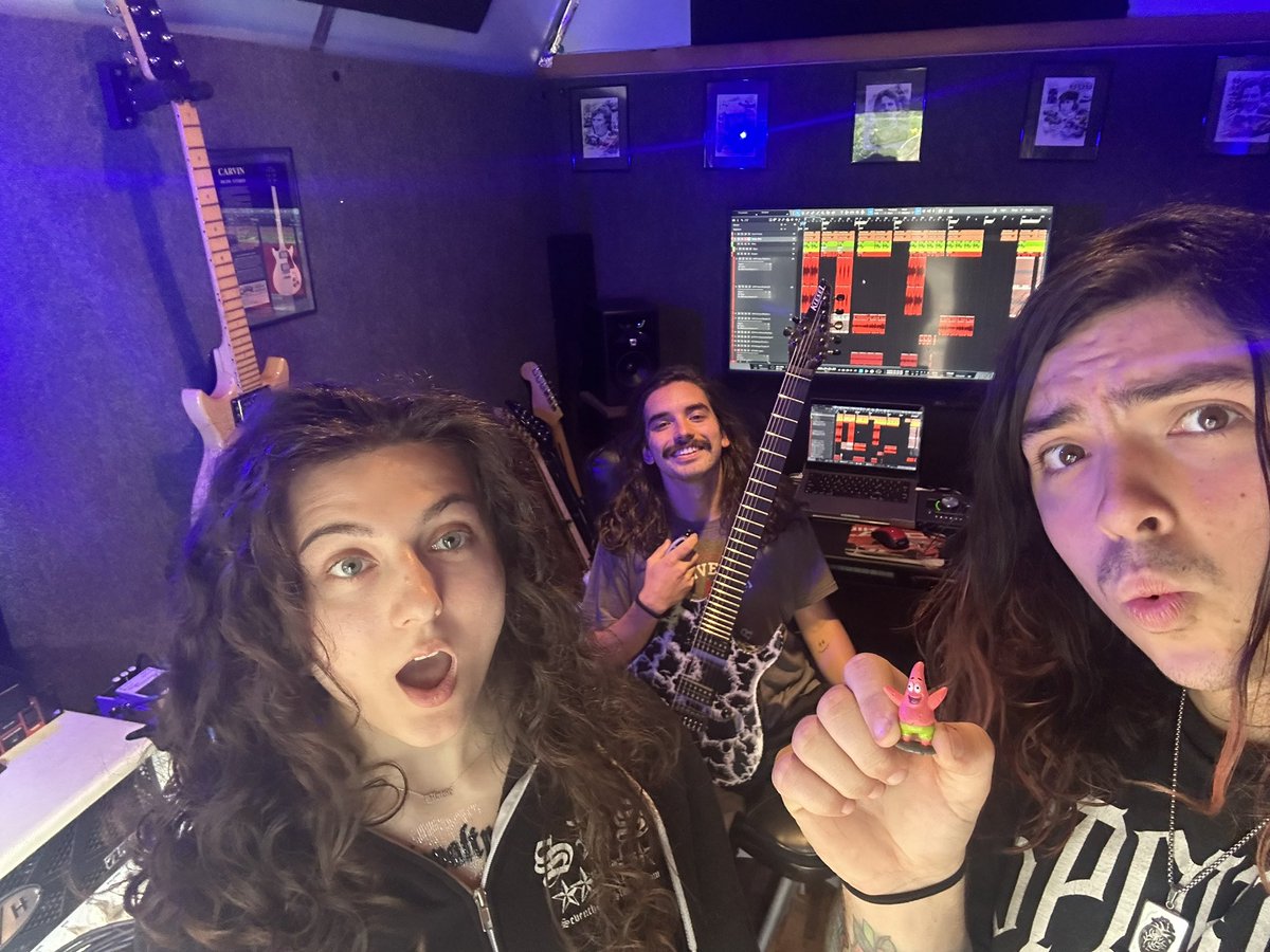 magdalenerose_'s tweet photo. SOMEONE LET US COOK ⚔️
Been in the studio all break working on new music! Might have 3 in the works🤭
See y’all at @rawktheriver this Friday! ⛱️🛟🌴
#magdalenerose #beautycore #studio #inthestudio #newmusic #festival #festivalseason #livemusic #newsongs #girlinaband https://t.co/xNbnCYEUc9