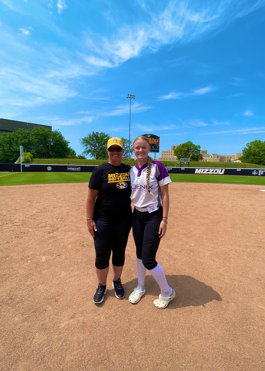 Bock_Mandia_'s tweet photo. Mizzou Camp today!!! So happy I got the opportunity to meet all these wonderful coach’s and get there amazing feedback! Can’t wait to go again. https://t.co/Xn11Uw6ByI