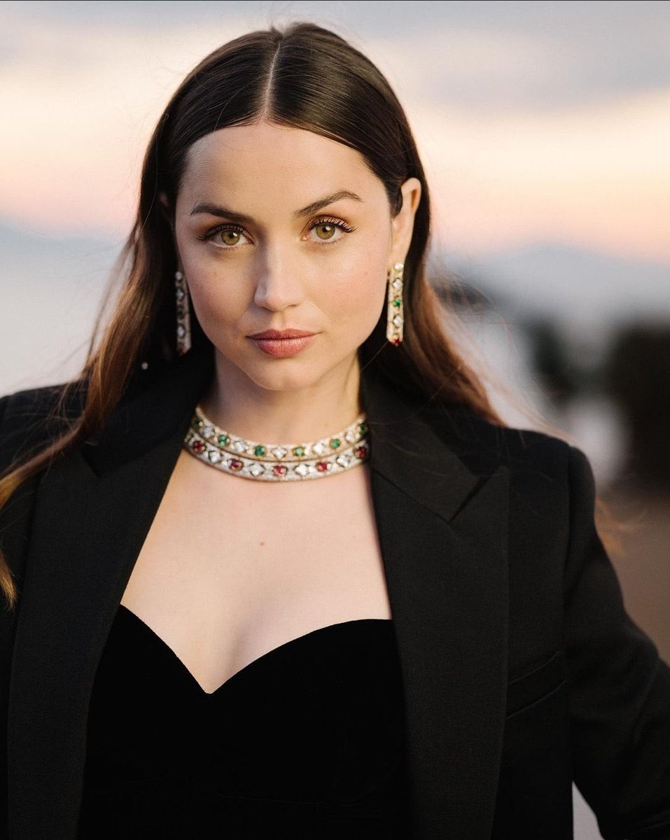 RevistaOPEN's tweet photo. Ana de Armas se hizo viral al llegar el día de ayer, con este atuendo de Louis Vuitton, a un evento de la misma marca en Grecia. 🫶🏻
#anadearmas #news #revistaopen https://t.co/TPnUW6DWYL