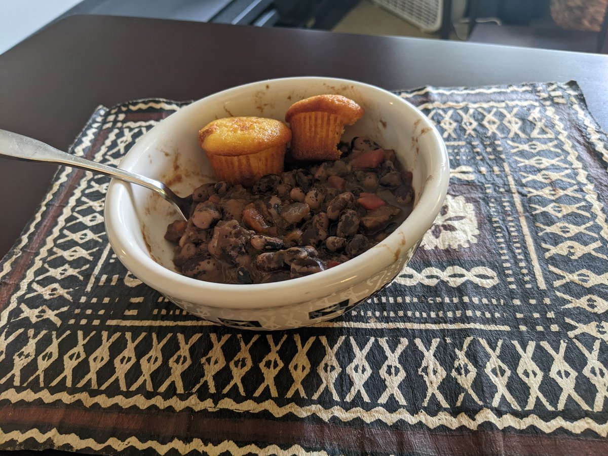 #vaquero beans &amp; #StonegroundPolenta via @RanchoGordo . Humming ...
Beans and Cornbread had a fight.
Beans knocked Cornbread out of sight
Cornbread said "now that's alright"
Meet me on the corner tomorrow night. Ty  Louis Jordan