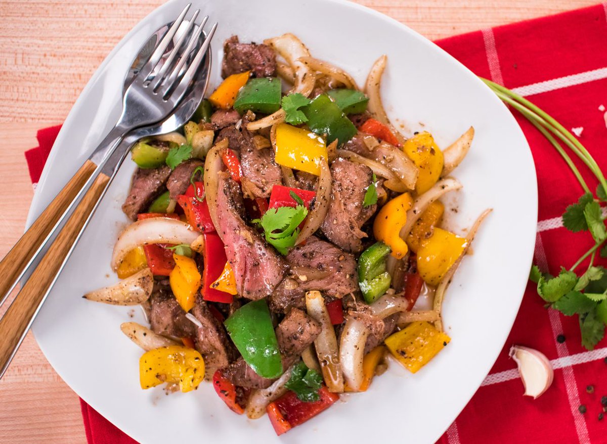 CanadianBeef's tweet photo. Need a quick weeknight meal idea? Created by @HotThaiKitchen's Pailin Chongchitnant, this black pepper beef Thai stir fry packs a big flavour punch and comes together in a flash! https://t.co/jpZrA8Lf87 https://t.co/fK5Ta5Xd0E