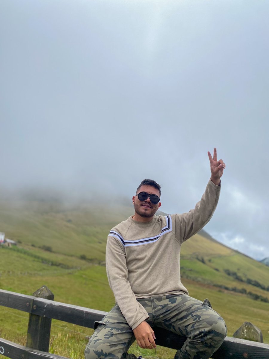 chiconiggga's tweet photo. Quiero una vida viajando 🖤🏔️🏔️ https://t.co/SanJUpSNCv