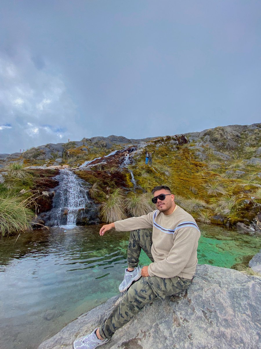 chiconiggga's tweet photo. Quiero una vida viajando 🖤🏔️🏔️ https://t.co/SanJUpSNCv