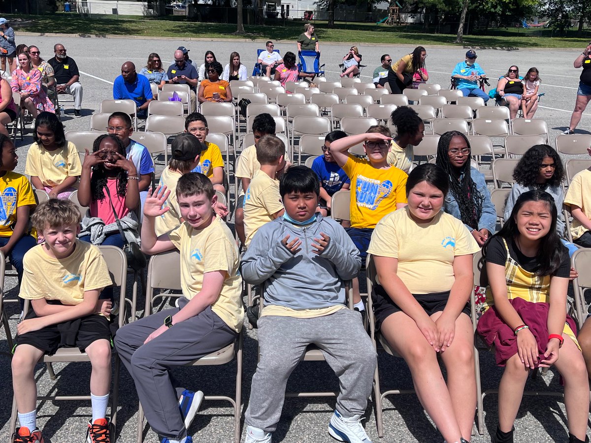 MsBazar5th's tweet photo. A day of greatness and fun! Watching these kids reach goals, embrace silliness, and enjoy life has been such an honor this year!  Forever #parksbazarfam !!
#ridethewave #movingon #growth @Landstown_ES https://t.co/SPNyL72XuK
