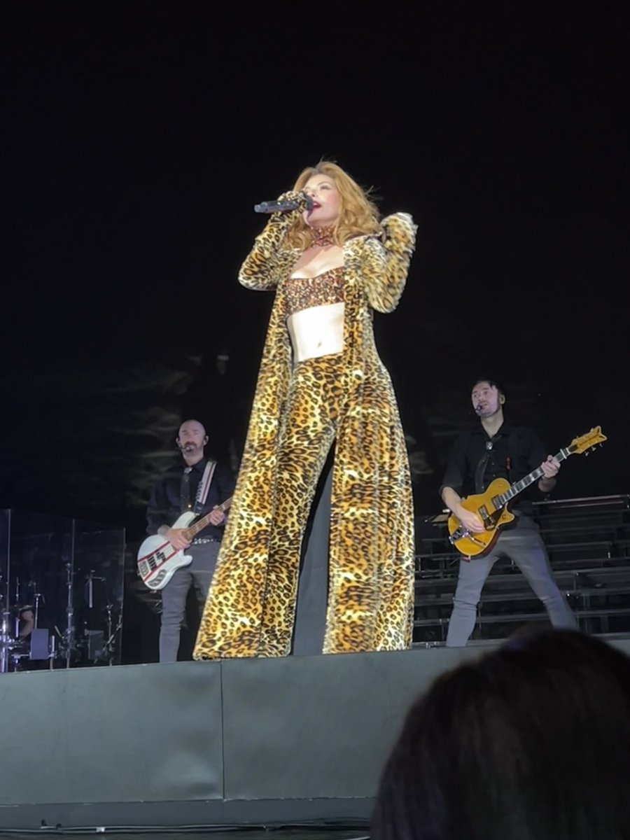 Mjbmc17's tweet photo. @ShaniaTwain what an amazing 🤩 show in Camden!! Happy pride!! 🌈👑 #ShaniaTwain #QueenOfMeTour https://t.co/wVX51FjN9A