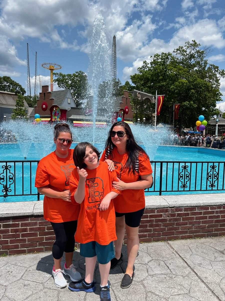 TarynLCobb's tweet photo. 8th grade trip to Great Adventure 🧡🖤 https://t.co/HDzOVrIAIr