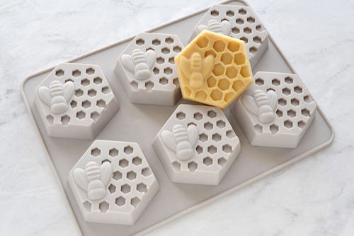 ElementsBB's tweet image. 🐝We LOVE this mold, especially for summer!
Check it out at 👉 elementsbathandbody.com/products/bee-a…

💜💙💚

#soap #handmadesoap #soapmaking #soapmaker #soaping #soapcrafting #soaplife #soaps #honeysoap #soapmakers #soapartisan #diysoap
