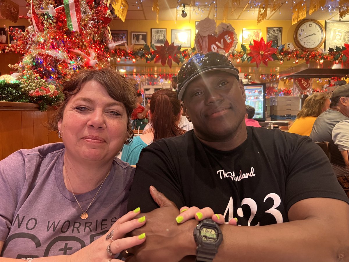Quinton Snell (@coachsnell) on Twitter photo Happy Birthday to my wife!!! Also known as #MamaSnell… 🎂🎉🥳😘 Happy Birthday to my wife!!! Also known as #MamaSnell… 🎂🎉🥳😘