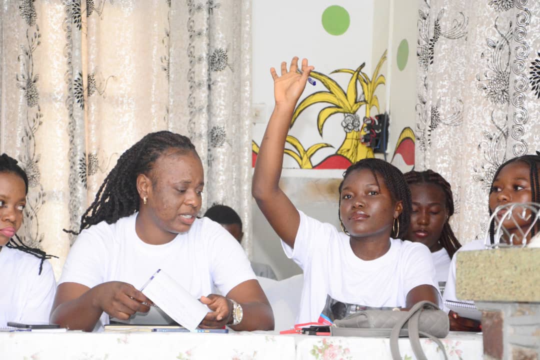 RBafaluma's tweet photo. #Kisangani,vingt femmes s'engagent à sensibiliser sur différents plante forme suite à la deuxième vague de formation portant sur l'inclusion numérique de la femme qui s'est achevée mardi 13 juin; organisé par @habariRDC ,@FNUD,@sofepadi ,@UNDemocracyFund , nous vous remercions. https://t.co/HRFIOcXbuq