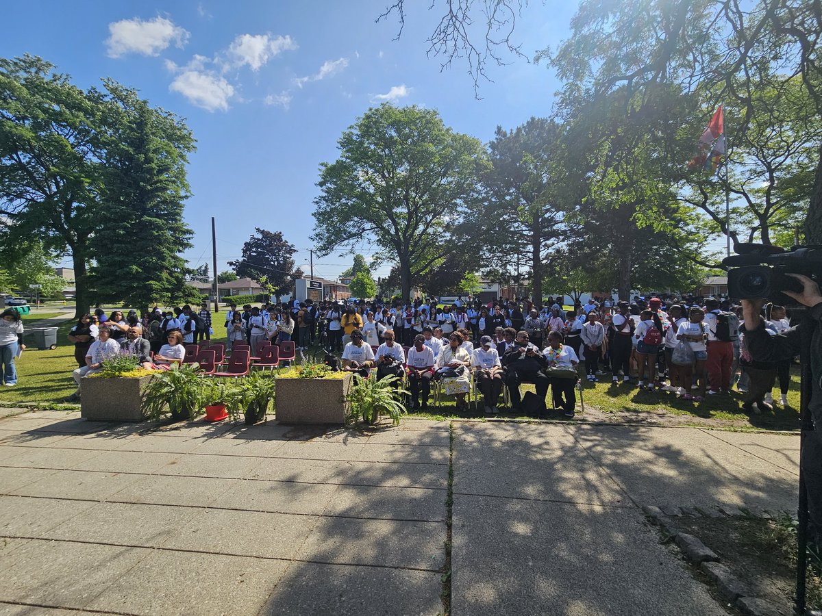 Downsview Secondary (@tdsb_dss) on Twitter photo Thx you to <a href="/TDSBDirector/">Clayton La Touche</a> for joining us today and always supporting this event over the 10 yrs. #WalkWithExcellence2023 <a href="/EmeryCollegiate/">EmerySAC</a> <a href="/WestviewCentSS/">Westview Centennial SS</a> Thx <a href="/CWJefferysCI/">C.W. Jefferys C.I.</a> & <a href="/YorkUniversity/">York University</a> for hosting us . <a href="/YorkUTDCEC/">York U-TD Community Engagement Centre</a> <a href="/tdsb/">Toronto District School Board</a> <a href="/LC2_TDSB/">Learning Centre 2</a> <a href="/DomenicGiorgi/">Domenic Giorgi</a> <a href="/tdsb_cebsa/">Centre of Excellence for Black Student Achievement</a> Thx you to <a href="/TDSBDirector/">Clayton La Touche</a> for joining us today and always supporting this event over the 10 yrs. #WalkWithExcellence2023 <a href="/EmeryCollegiate/">EmerySAC</a> <a href="/WestviewCentSS/">Westview Centennial SS</a> Thx <a href="/CWJefferysCI/">C.W. Jefferys C.I.</a> & <a href="/YorkUniversity/">York University</a> for hosting us . <a href="/YorkUTDCEC/">York U-TD Community Engagement Centre</a> <a href="/tdsb/">Toronto District School Board</a> <a href="/LC2_TDSB/">Learning Centre 2</a> <a href="/DomenicGiorgi/">Domenic Giorgi</a> <a href="/tdsb_cebsa/">Centre of Excellence for Black Student Achievement</a>