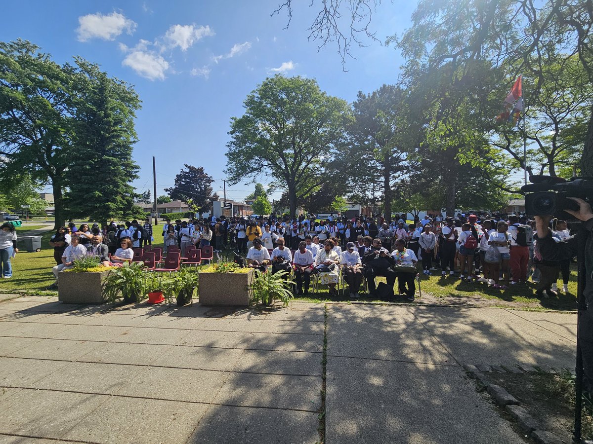 Thx you to @TDSBDirector for joining us today and always supporting this event over the 10 yrs. #WalkWithExcellence2023 @EmeryCollegiate @WestviewCentSS Thx @CWJefferysCI & @YorkUniversity for hosting us . @YorkUTDCEC @tdsb @LC2_TDSB @DomenicGiorgi @tdsb_cebsa