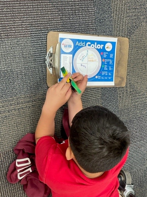 AHAArizona's tweet image. #AddColor &amp;amp; eat fruits &amp;amp; veggies! Recently, AHA Phoenix engaged 1,000 students &amp;amp; staff for a “Color My Plate” activity at @csdsocial  @LomaLindaSchool @LCKDragons .THANKS, Shari &amp;amp; Erik Miller &amp;amp; the For Those Without A Voice Foundation for supporting this initiative!