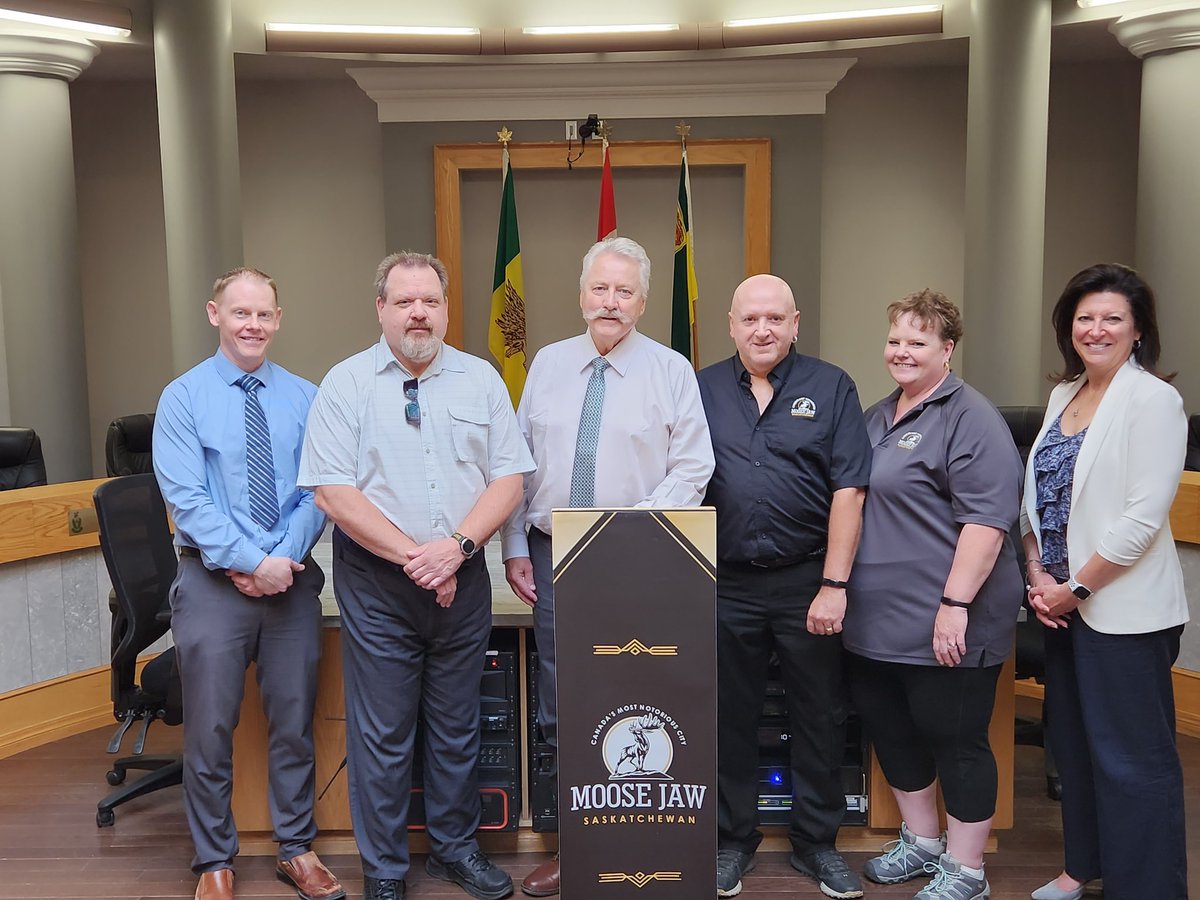 Proud of Unifor Local 101r, Moose (Jaw transit workers)  bargaining committee on a deal with the City of Moose Jaw.