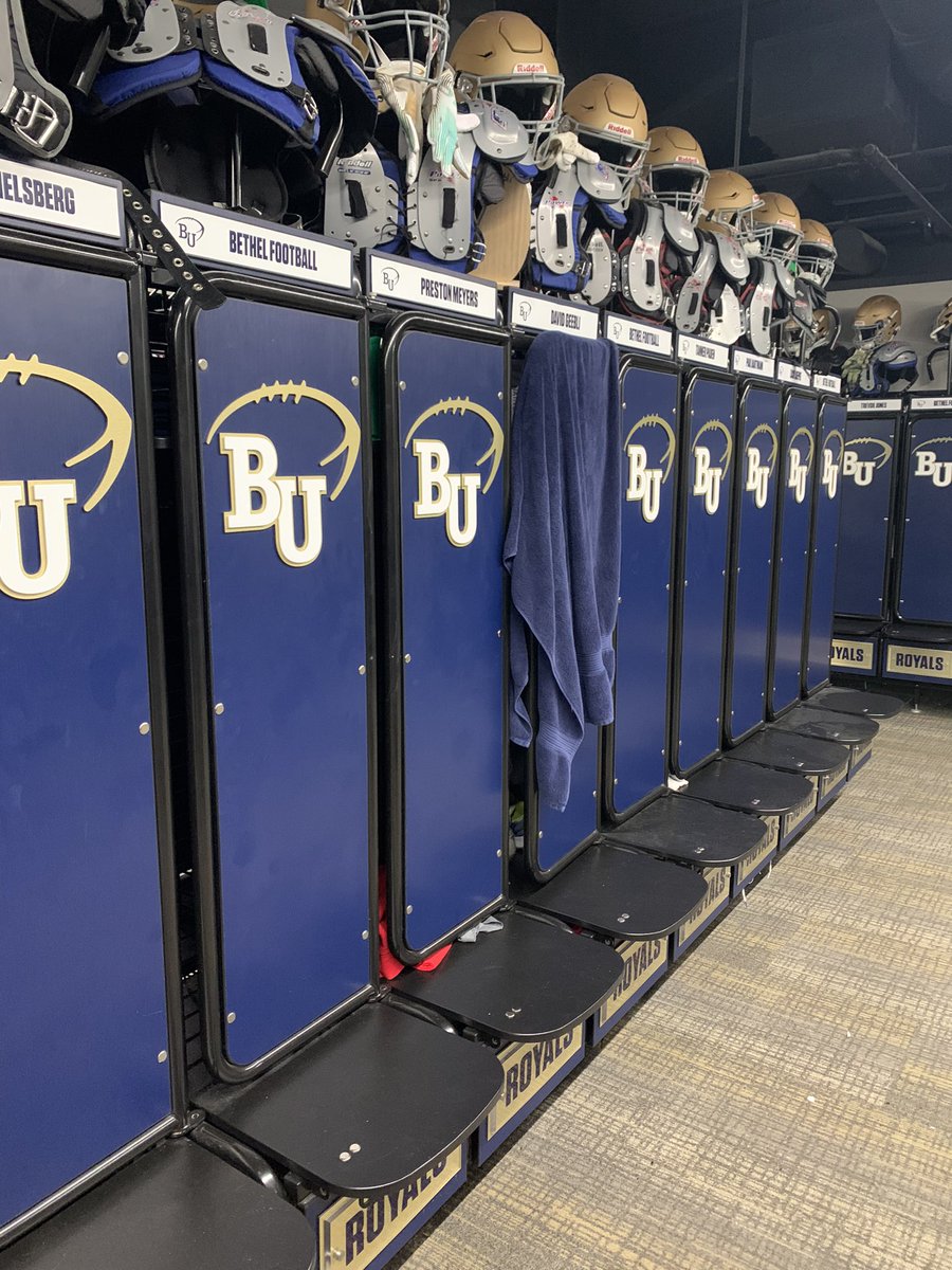 Thank you <a href="/CoachParnell/">A.J. Parnell</a>  and <a href="/BethelRoyalsFB/">Bethel Football</a>  for having me out on campus today!
<a href="/CoachJ56/">Steve Johnson</a> <a href="/CoachRichardsOL/">Chad Richards</a> <a href="/Kilgore_31/">Kyle Kilgore</a> <a href="/McElroy26/">Mike McElroy</a>