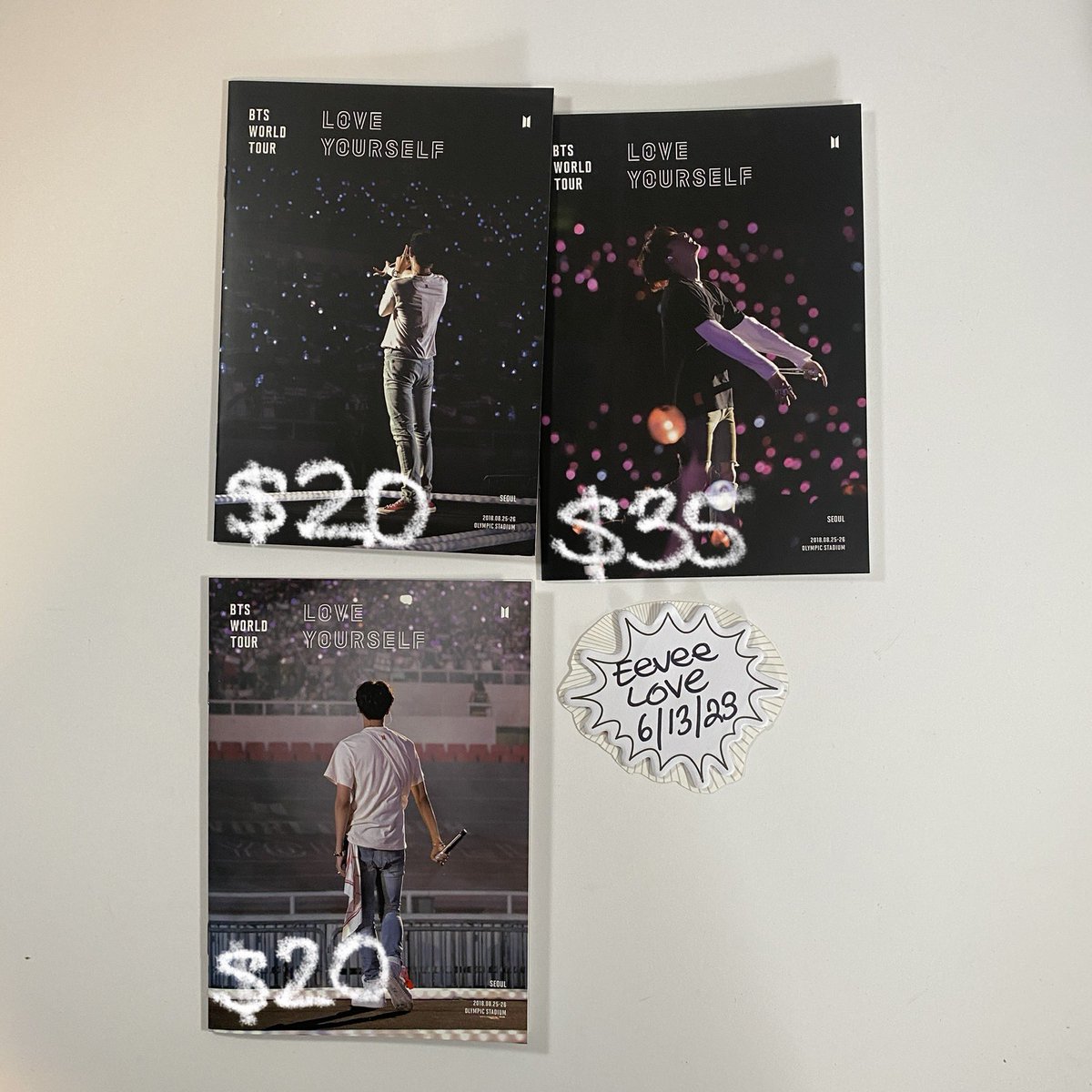 eeveelovesbts's tweet photo. WTS BTS OFFICIAL MERCH:

•official and mint condition 
•pay pal zelle Venmo
•usa based world wide shipping available 

Dm me if you have a questions ! https://t.co/RhXO2Zpr78