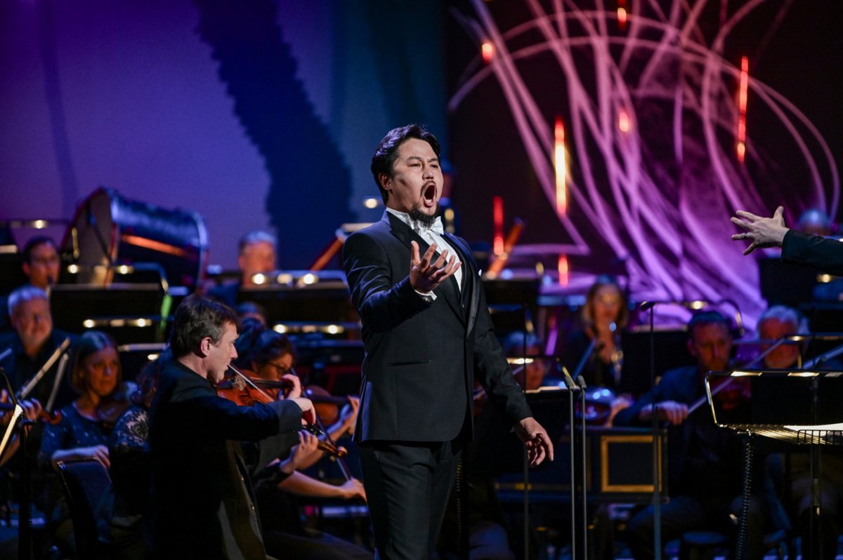 cardiffsinger's tweet photo. Do you live outside of the UK? 🌍

Catch all the action from the BBC #CardiffSinger Main Prize Round 3 online!

Singers: Beomjin Angelo Kim, Johanna Wallroth, Huhegala, Siphokazi Molteno

▶️ https://t.co/pkG1rySWDV

📸 Photos: Kirsten McTernan https://t.co/eIxDrIE1rQ