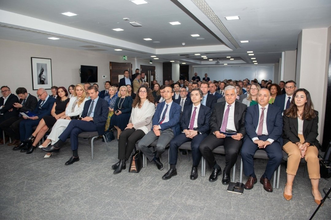 Avrupalı Türk Markalar Birliği olarak,  6 Haziran 2023 Salı akşamı düzenlediğimiz ‘İhracat Destekleri’ Londra’da gerçekleşti. Katılımlarından dolayı Büyükelçimiz Koray Ertaş, Başkonsolosumuz Utku Atahan, Ticaret Başmüşavirimiz Selim Paslı ile iş insanlarımıza teşekkür ederiz.