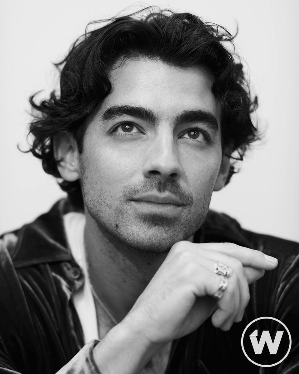 LeahEchelon's tweet photo. Joe Jonas. https://t.co/BwbKESXAag