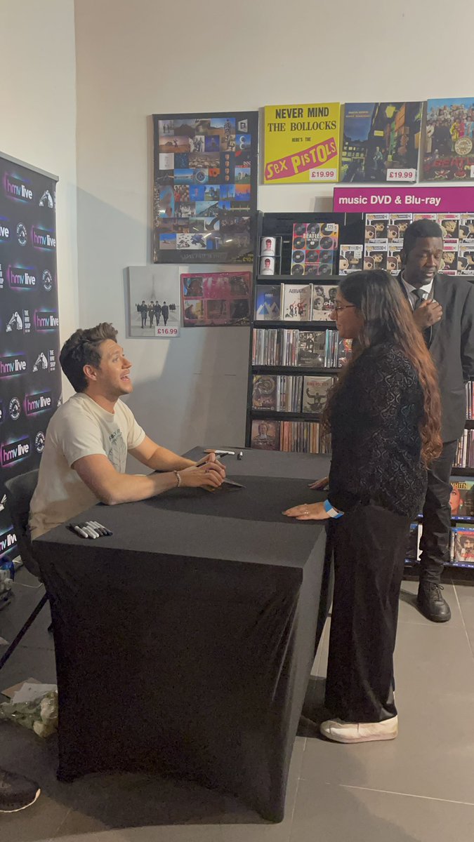 rainberrytv's tweet photo. met Niall. saw Harry. same day. never recovering. https://t.co/W6svZc4QD0
