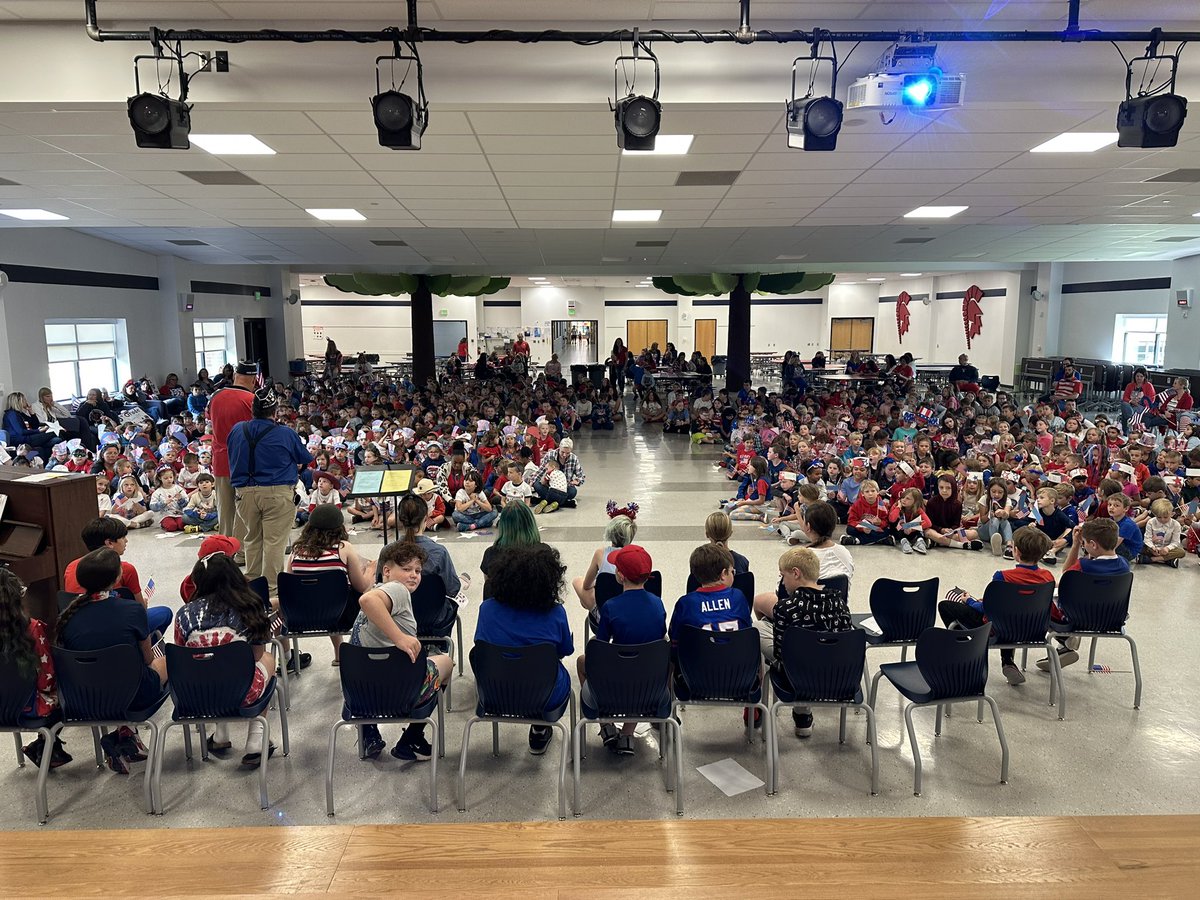KaitlinRing's tweet photo. Flag Day &amp; Field Day fun at SWES! 🇺🇸
@SWCSTrojans https://t.co/v1JvBIB0gu