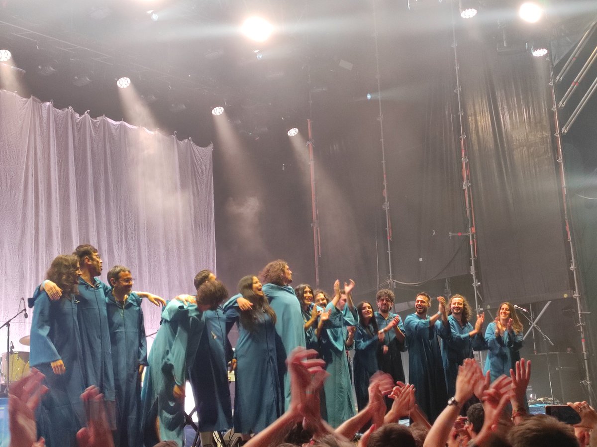 María Canet (@mariafcanet) on Twitter photo Somos realmente afortunados por ser coetáneos de estos musicazos. Lo que han hecho <a href="/EstanquesyAnni/">Los Estanques y Anni B Sweet</a> esta noche en <a href="/nochesbotanico/">Noches del Botánico</a> es a otro nivel. Cada día se superan más. Los pelos del alma de punta. Qué brutalidad.
¡La mejor banda de este país! Somos realmente afortunados por ser coetáneos de estos musicazos. Lo que han hecho <a href="/EstanquesyAnni/">Los Estanques y Anni B Sweet</a> esta noche en <a href="/nochesbotanico/">Noches del Botánico</a> es a otro nivel. Cada día se superan más. Los pelos del alma de punta. Qué brutalidad.
¡La mejor banda de este país!