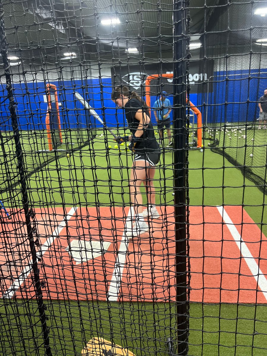 AWattsClaunch's tweet photo. Celebrating #WorldSoftballDay with a hitting lesson, getting ready for @PGFnetwork Mojo Music City PGF , Colombus TN @SluggersBrewer @LadySluggersOrg @UKCoachLawson @Jamie_Trachsel @FloSoftball @u_prospect @SBRRetweets https://t.co/hbZQHV8PHb