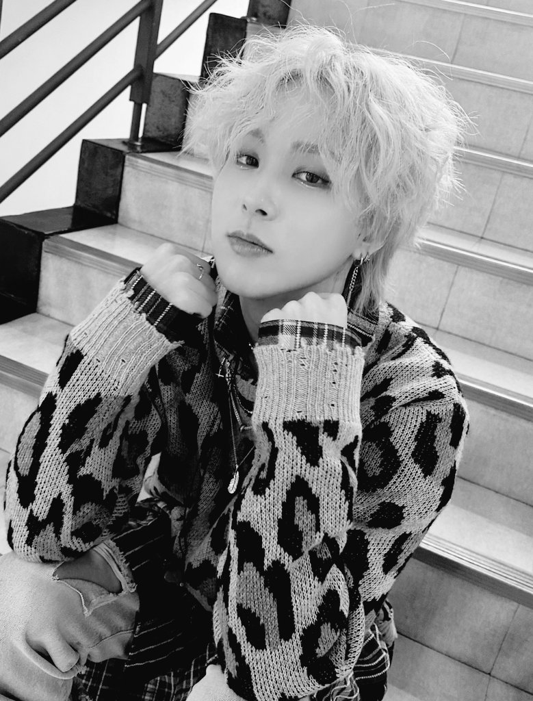 goldensmanager's tweet photo. #WeveSelcaDay

#Guik #ONEWE #selcaday https://t.co/vaObwWoZdF