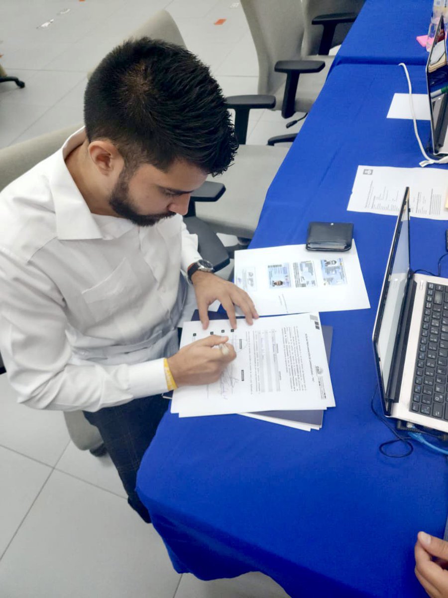 Un futuro mejor es posible, si decidimos por perfiles que realmente representen los intereses del país 🇪🇨 sin rencillas ni persecuciones. 

Soy el candidato a 2do Asambleista Principal por el Distrito 2 Guayas  - Alianza Actuemos Lista 8-23 - bajo el liderazgo de <a href="/ottosonnenh/">Otto Sonnenholzner</a> 💪🏻
