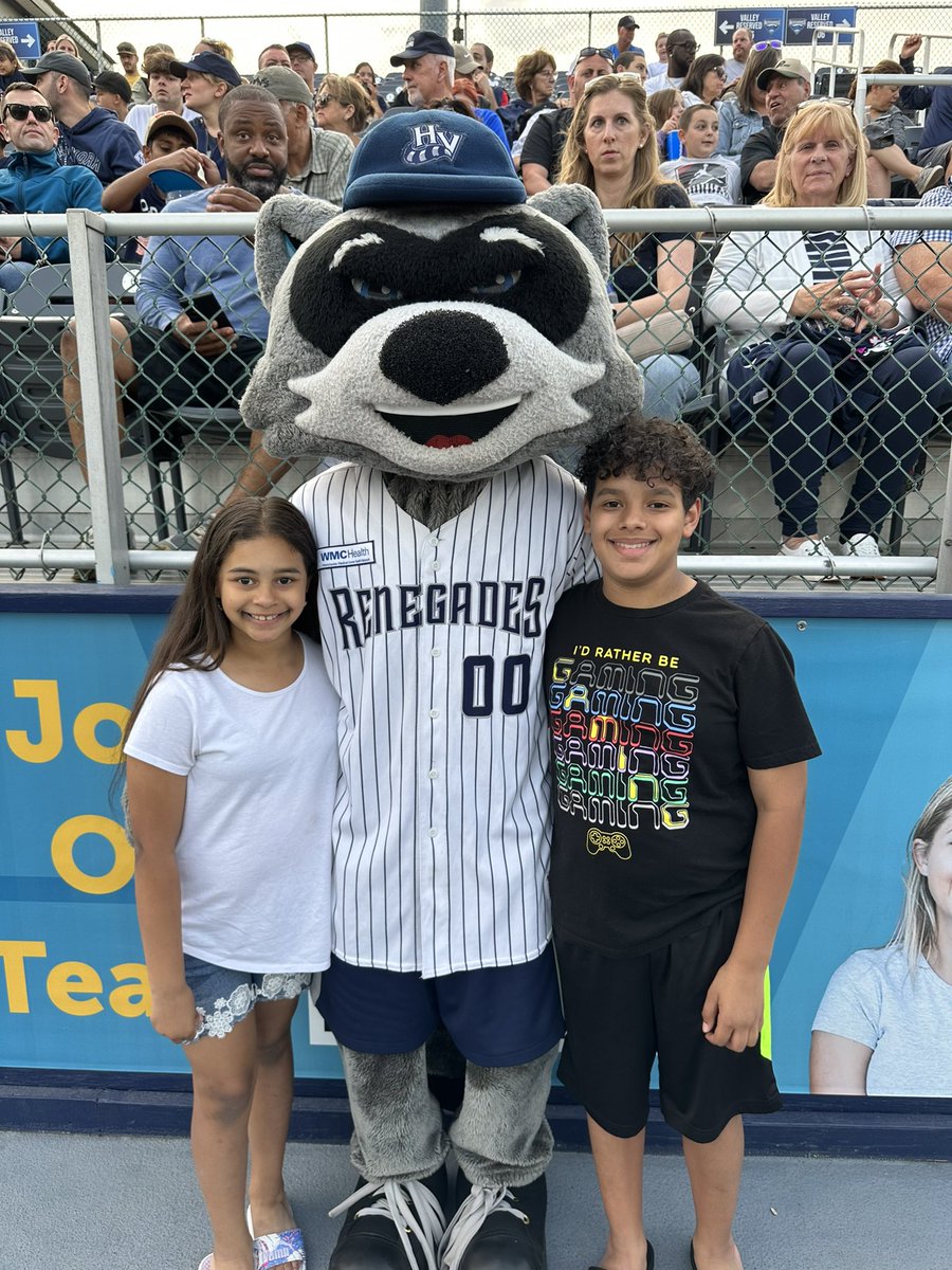 Everyone loves @rascalhvr 🦝