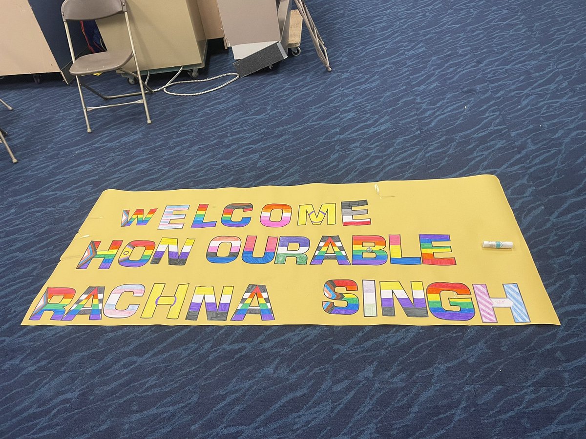 @SD22Vernon @SD22 @ChrisPerkins_22 Our @alexis_apark pride club made this welcome sign that features many of the beautiful pride flags!