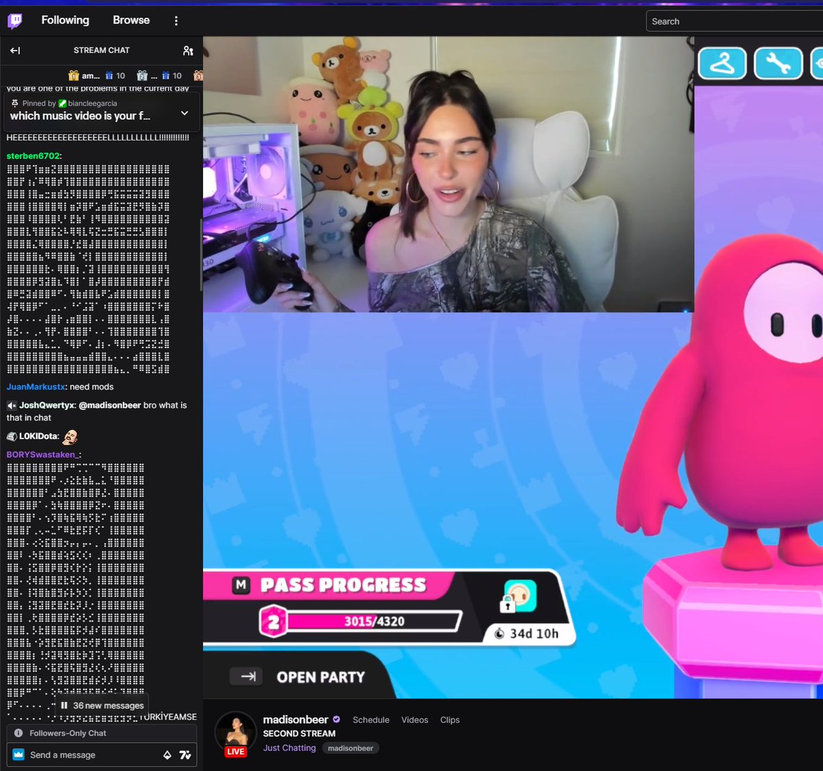 Arthium's tweet photo. someone get her some mods bro 😭😭 https://t.co/tplzRIdA6I