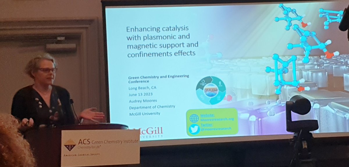 Presenting and tweeting at the same time is difficult even for tweeter master @MooresResearch 😉 Top catalysis by Audrey 👌 #gcande